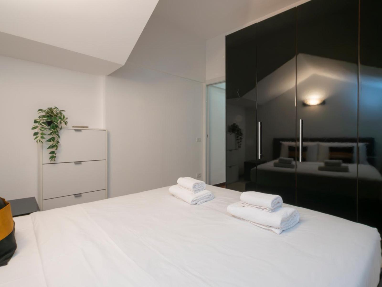 Ihost - Lattanzio 11 * Milan