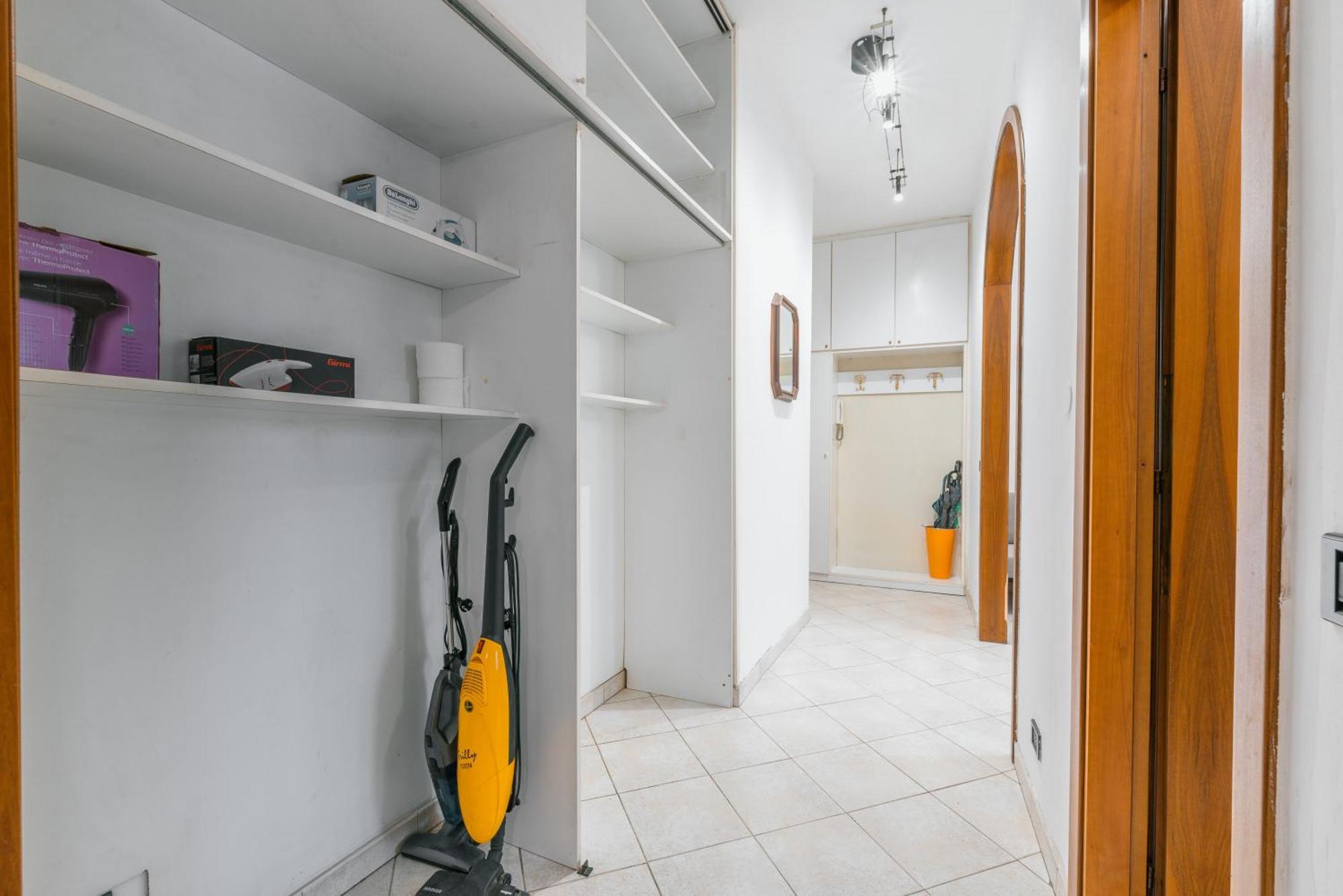 Ihost - De Andreis 11 * Milan