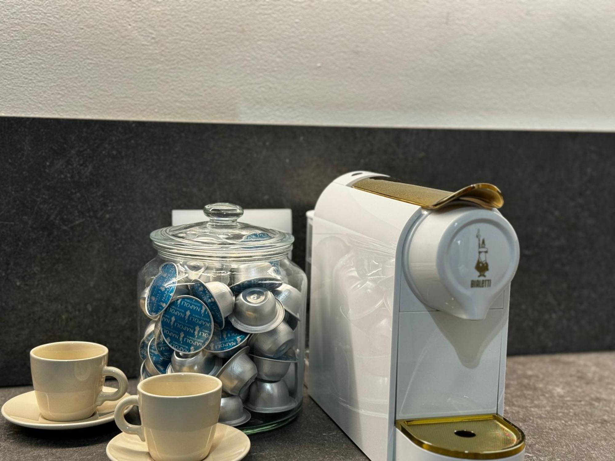 Regina In Corso Lodi - Sky Tv, Wifi E Breakfast Box Apartamento