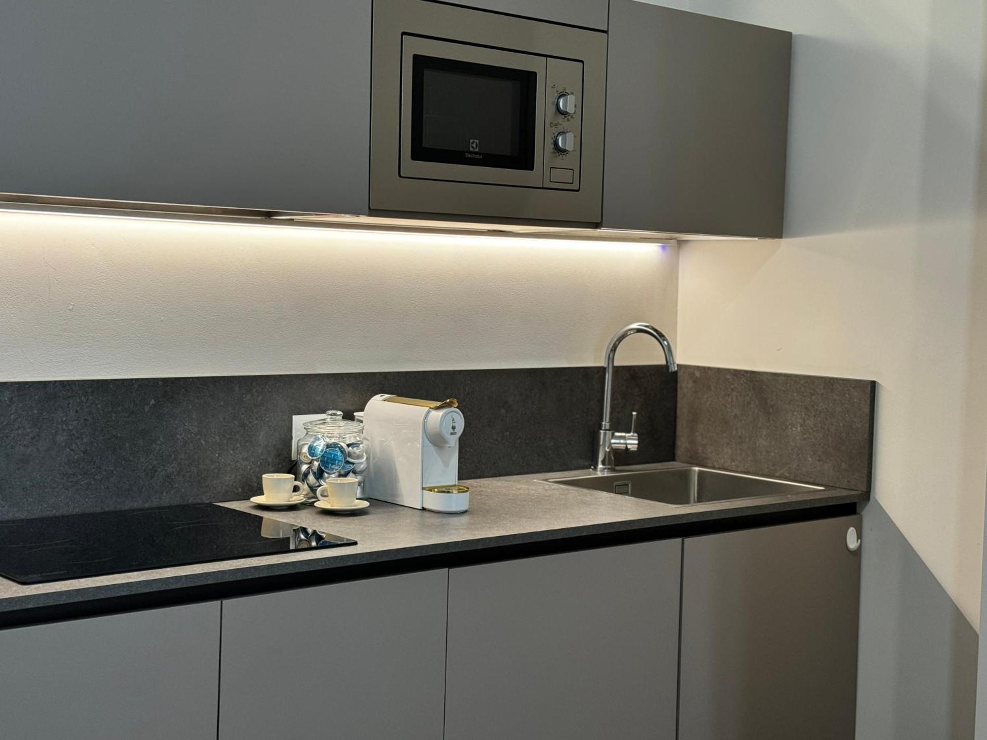 Regina In Corso Lodi - Sky Tv, Wifi E Breakfast Box Apartamento *