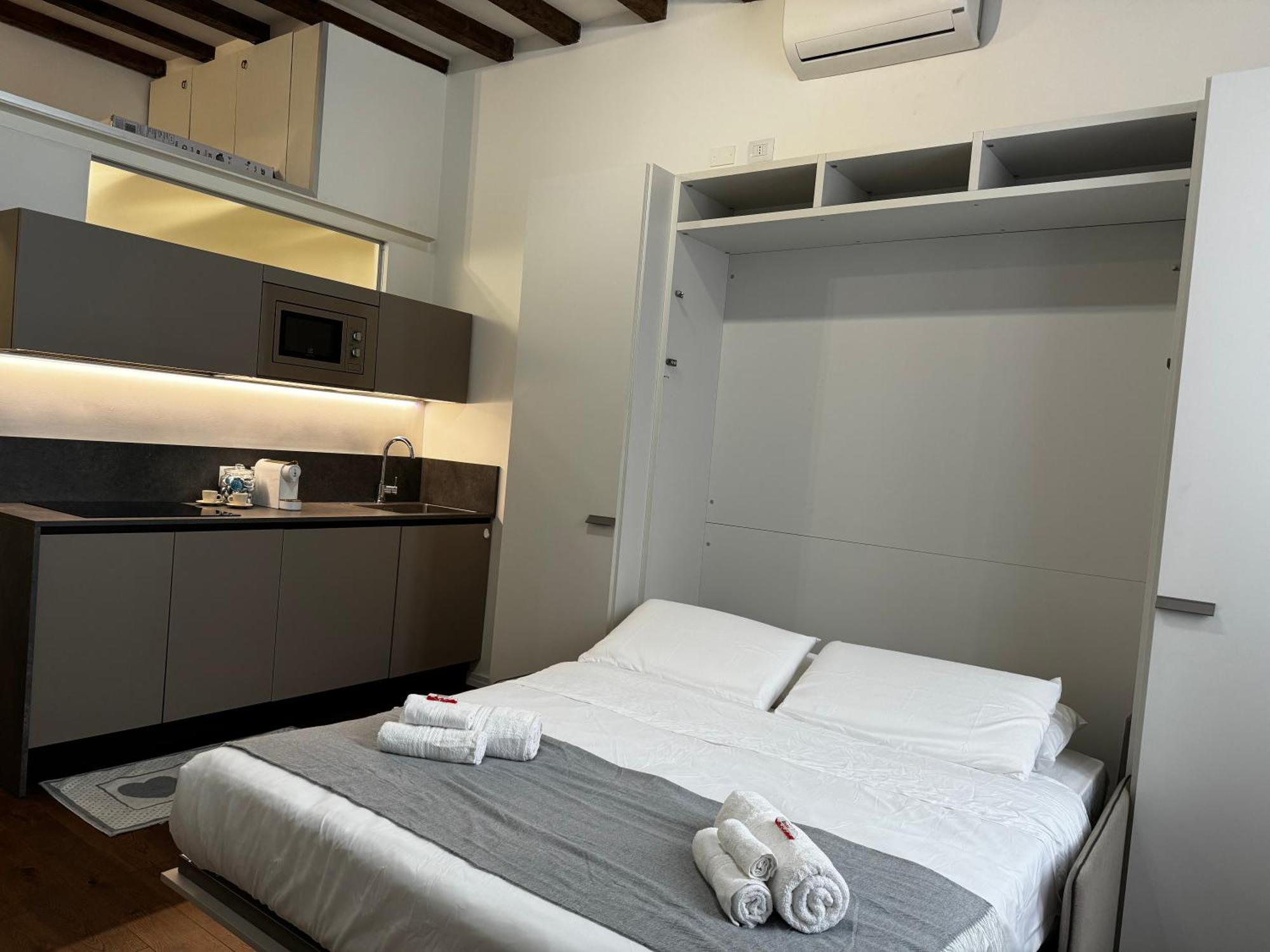 Apartamento Regina In Corso Lodi - Sky Tv, Wifi E Breakfast Box *