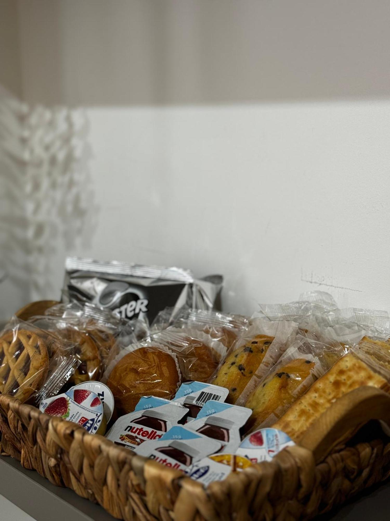 Regina In Corso Lodi - Sky Tv, Wifi E Breakfast Box Apartamento