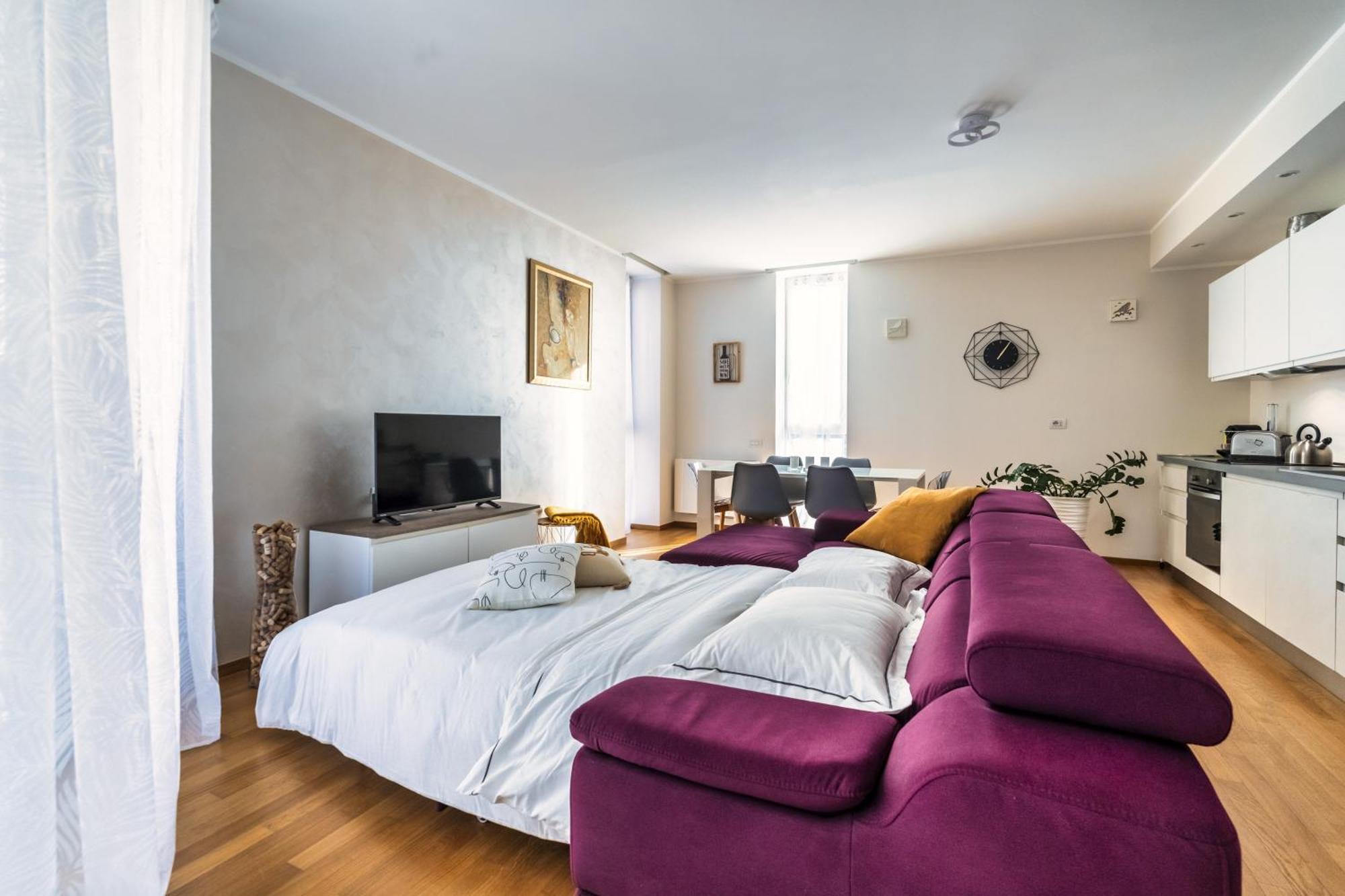 Apartment 5 Min Walk From Subway Elegant & Modern Milan