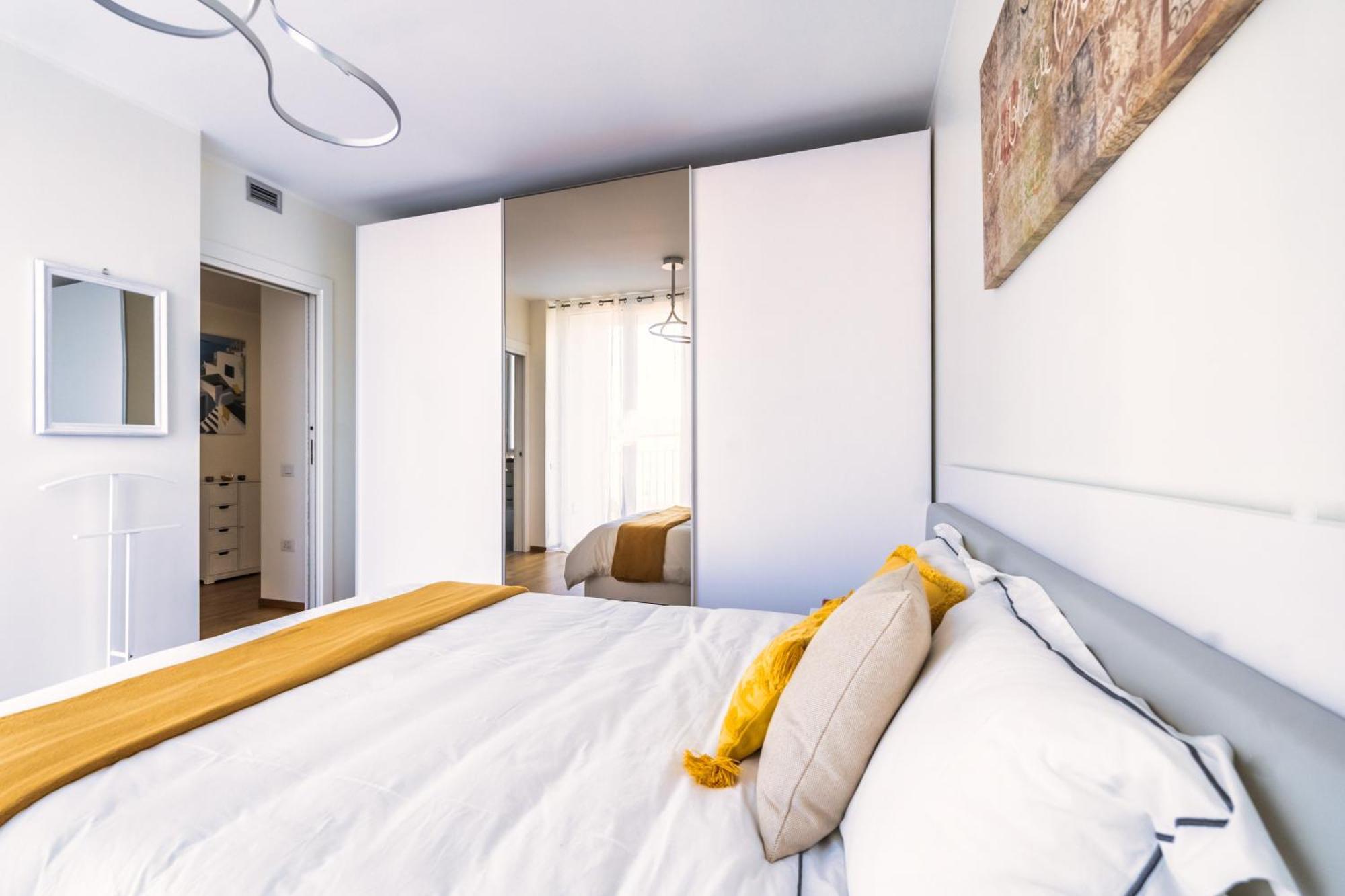 5 Min Walk From Subway Elegant & Modern Milan
