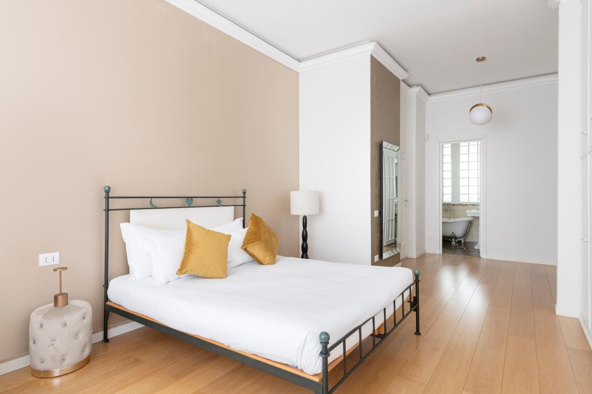 Apartment Heart Duomo District Milan