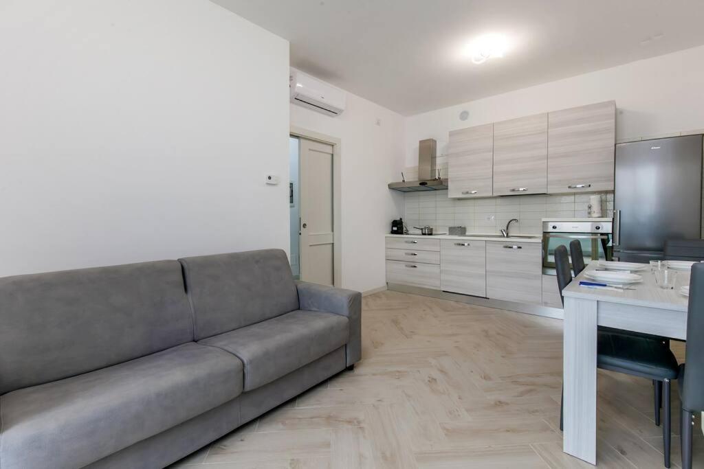 12th Floor Diamond Tower - 72 Apartment Milan