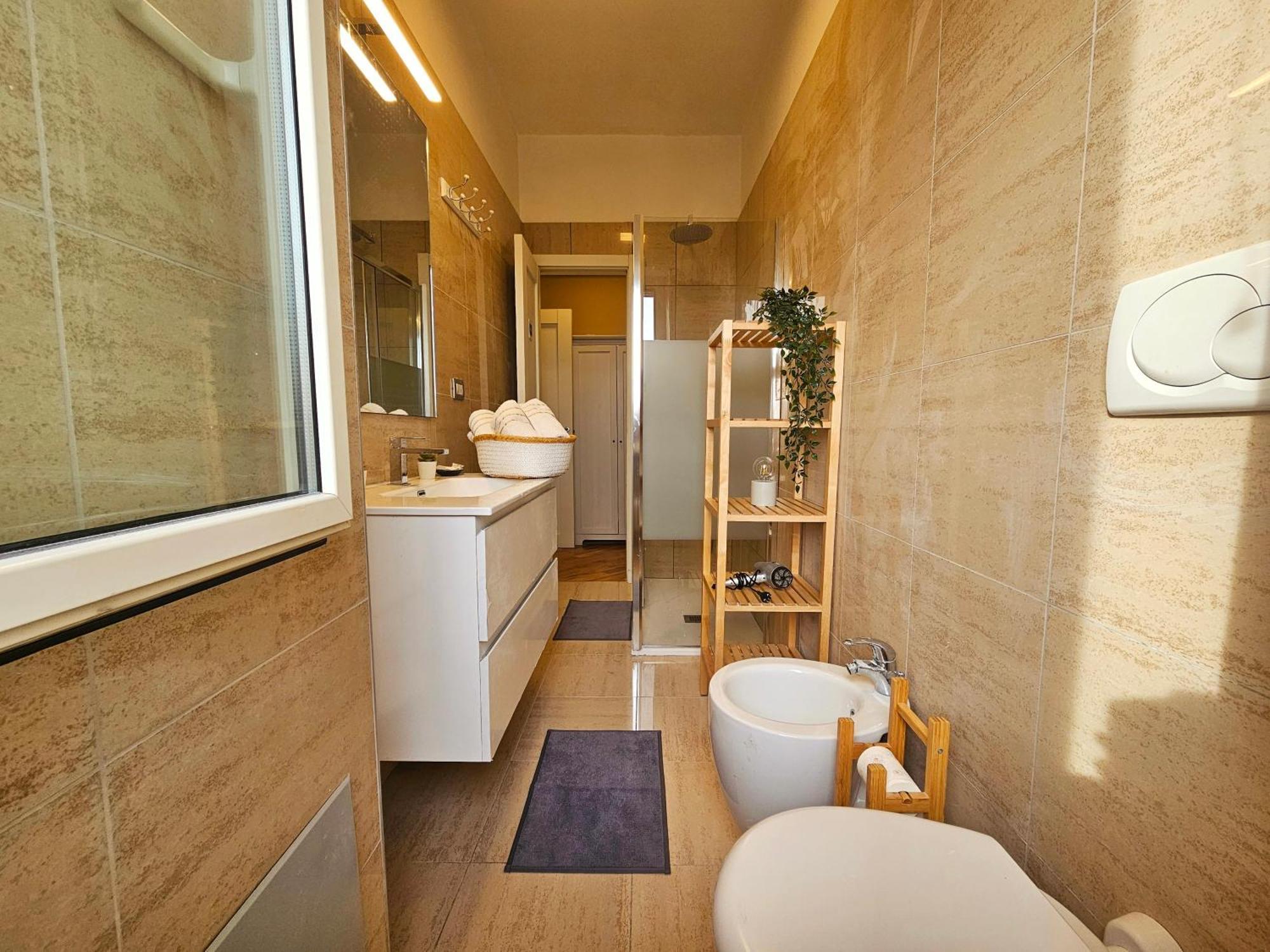 Sunny & Updated Flat With Panoramic View 50m From M4 Stop Apartamento Milão
