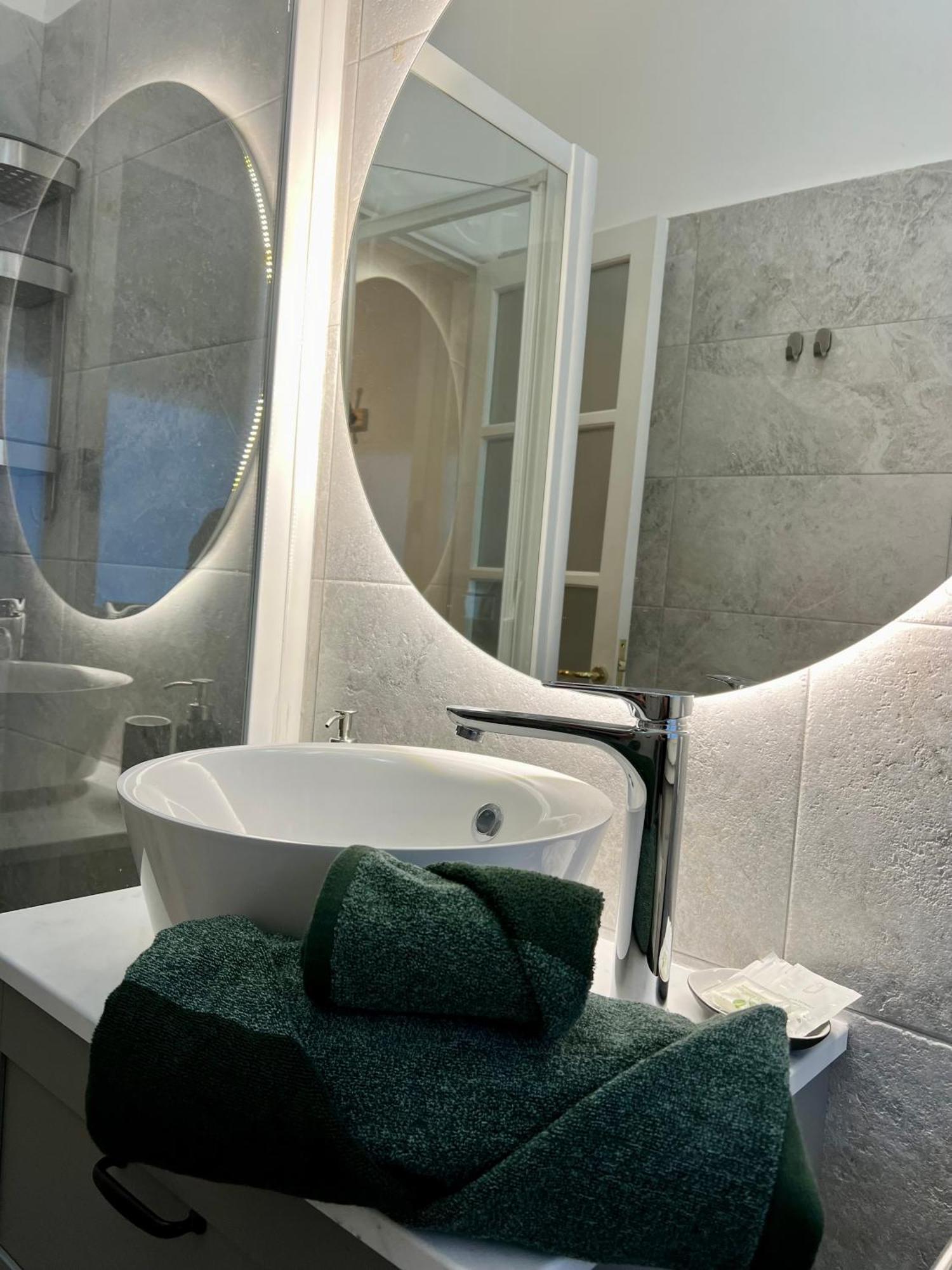 Apartment La Bella Charme 3 Km Away From Duomo/ Netflix & Wi-fi Included Milan