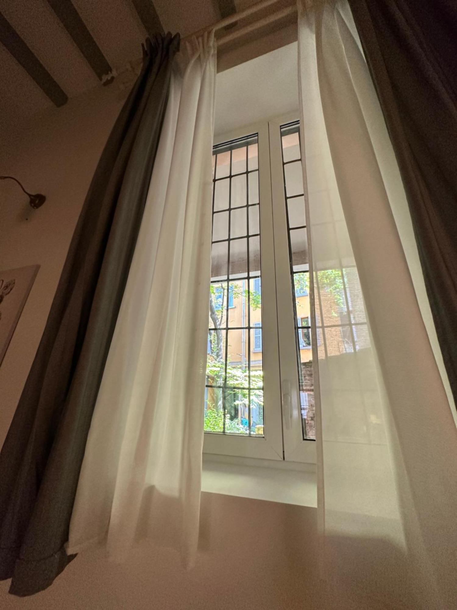 Flowers, A Cozy In Appartamento Milano