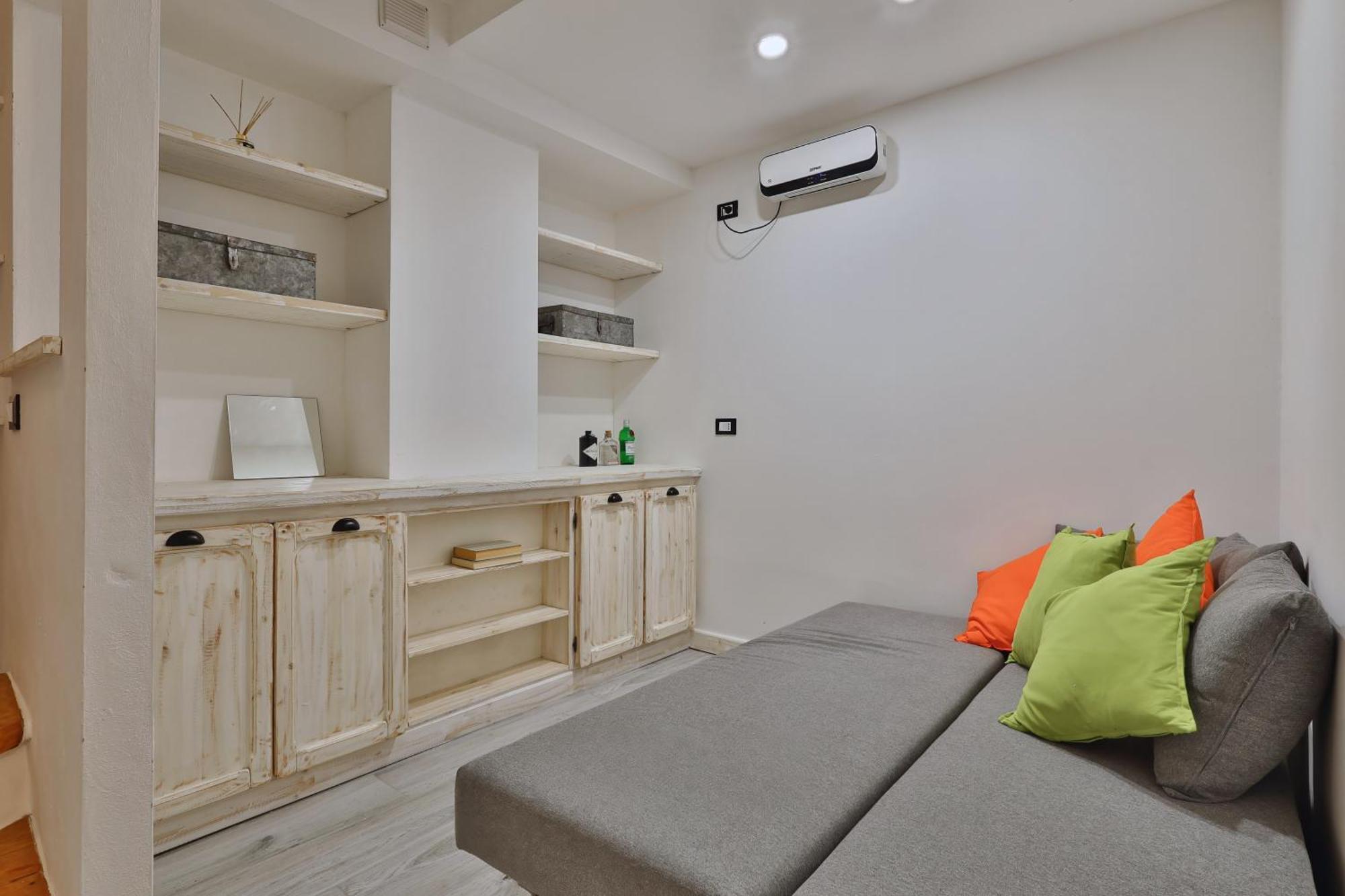 Apartment Quiet House In Navigli Sleeps 4
