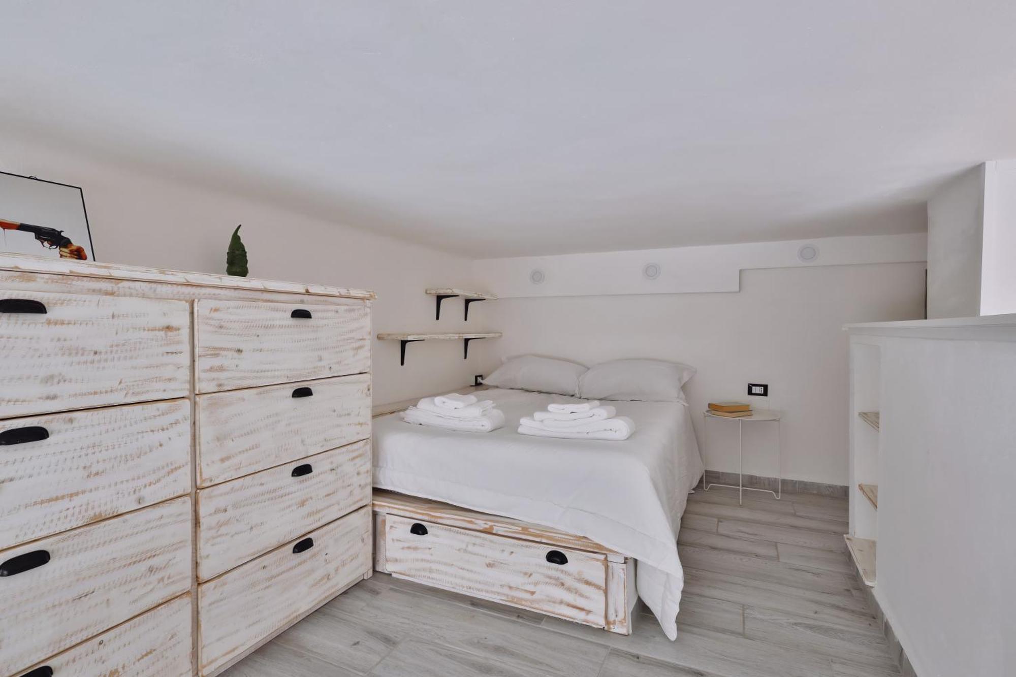 Quiet House In Navigli Sleeps 4 Milan