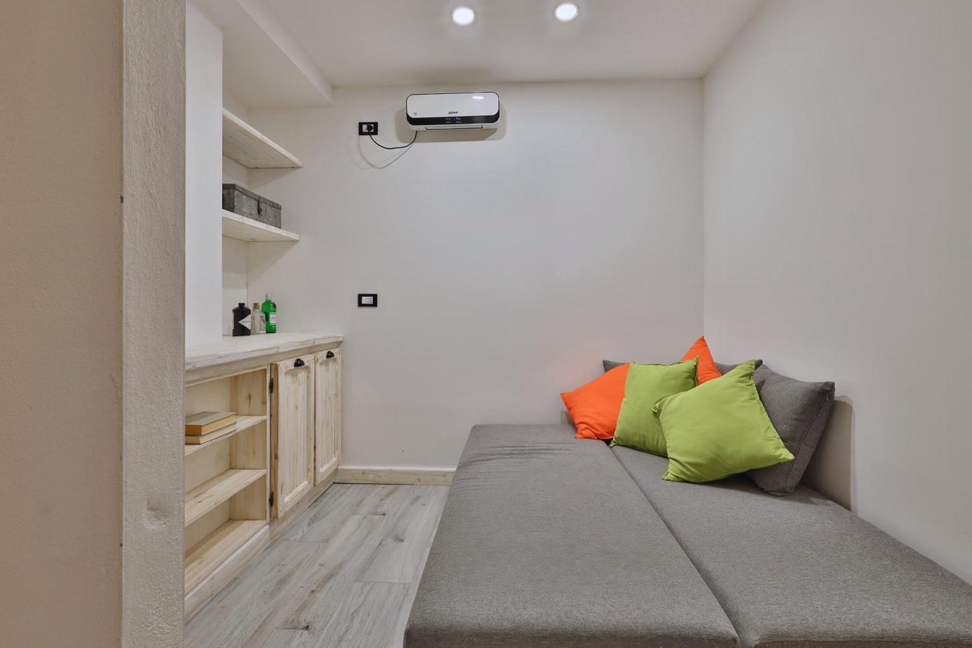 Apartment Quiet House In Navigli Sleeps 4 Milan