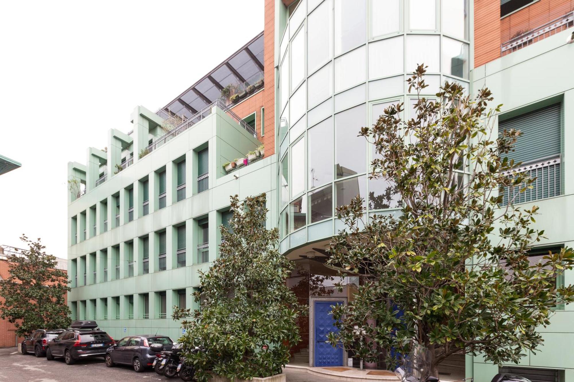 Bright & Comfy With Parking Apartment