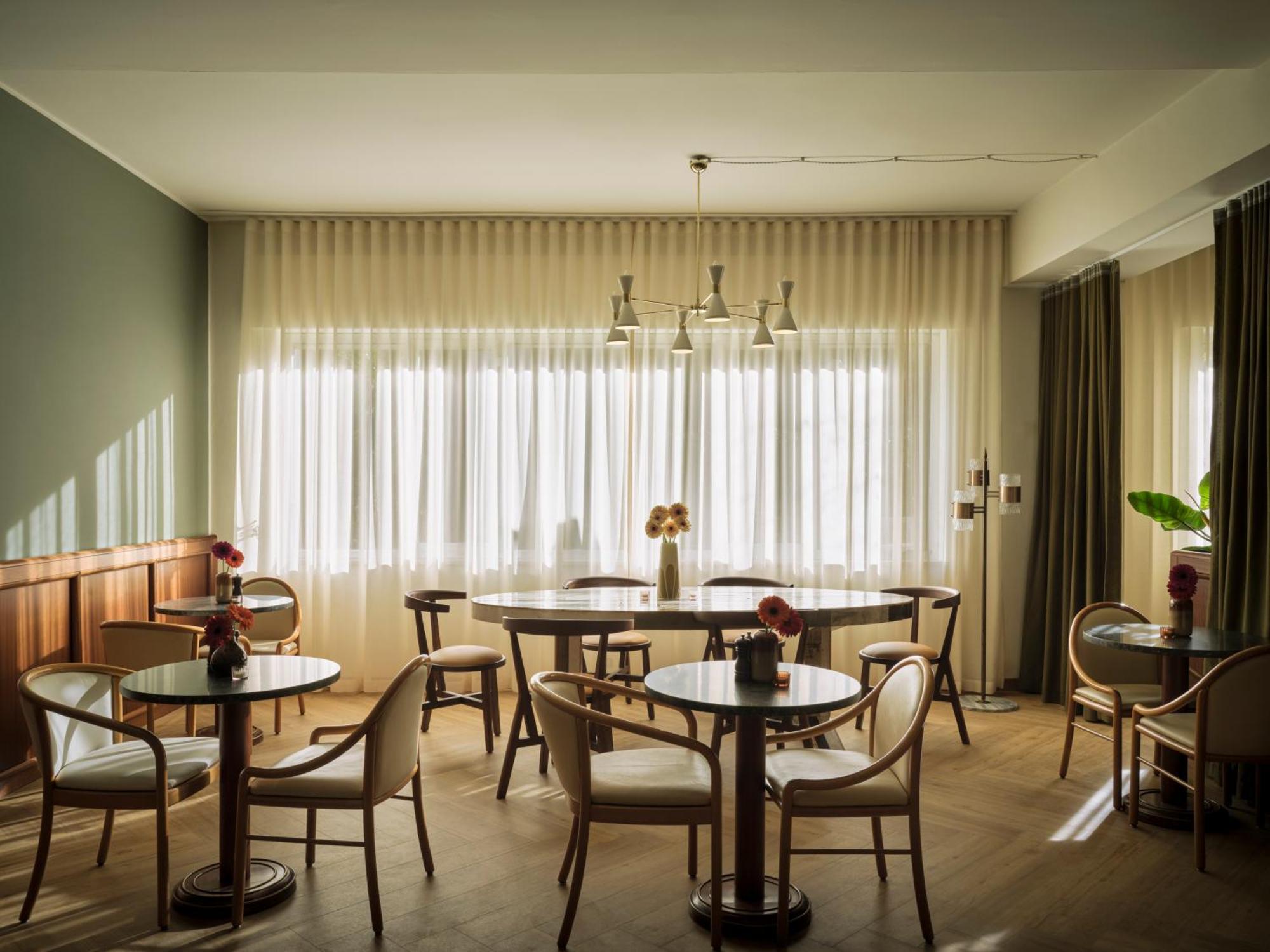 Max Brown Missori, Part Of Sircle Collection Milano