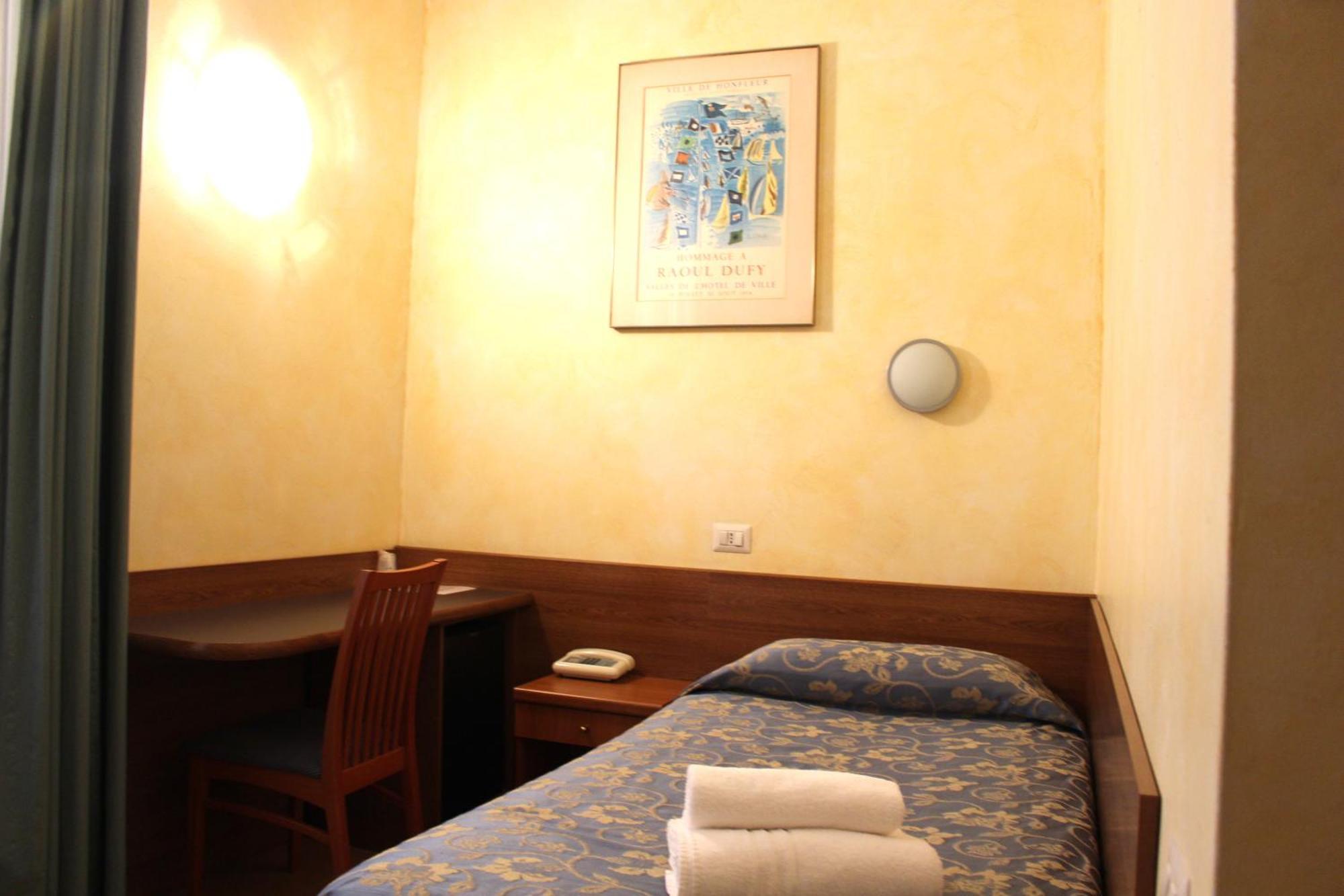 Club Hotel