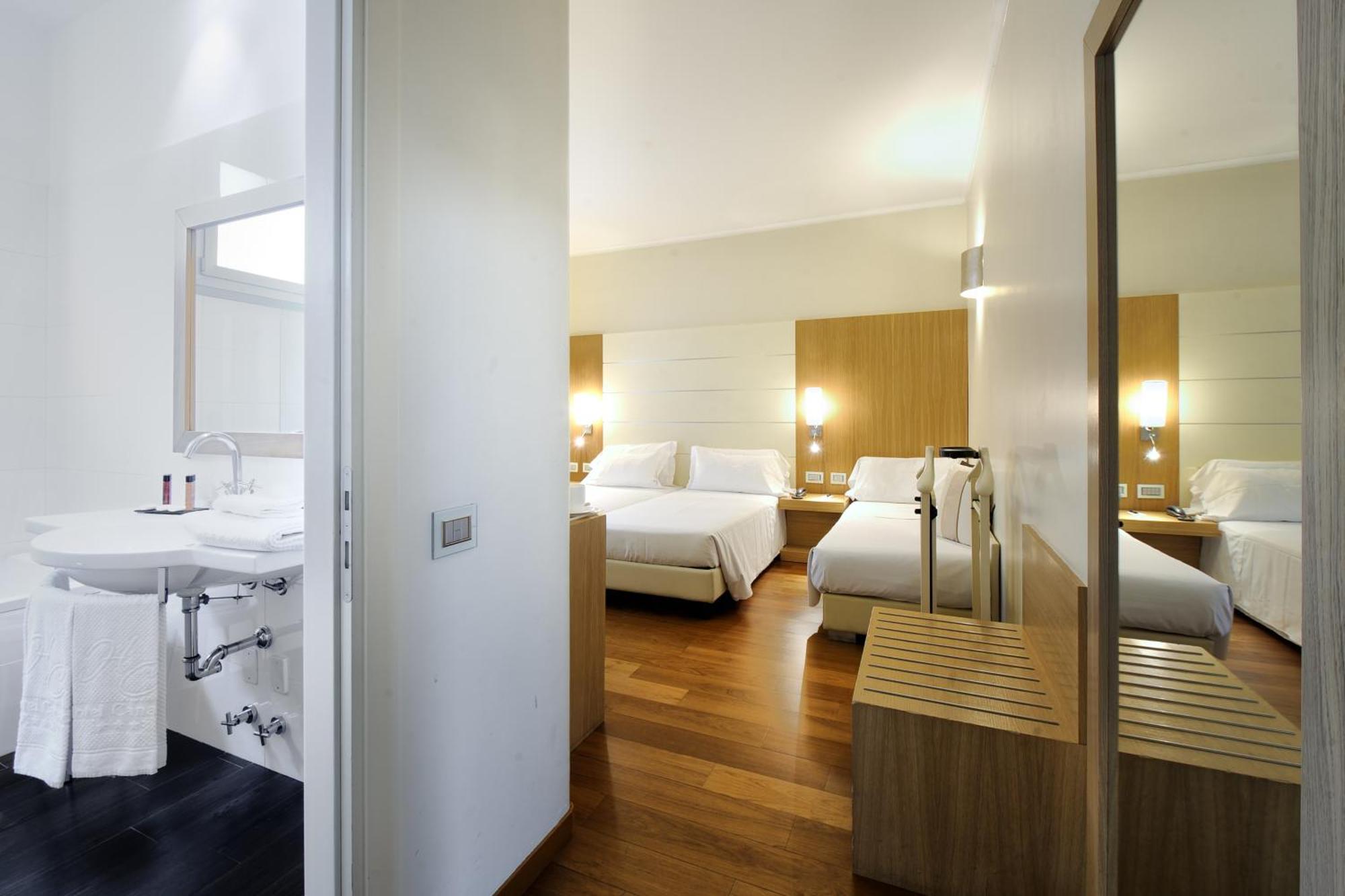 Canada Hotel 3*