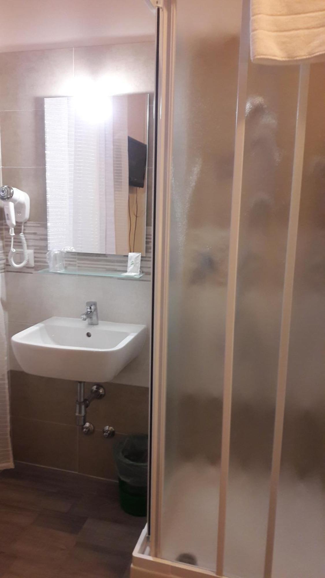 Salus Hotel *