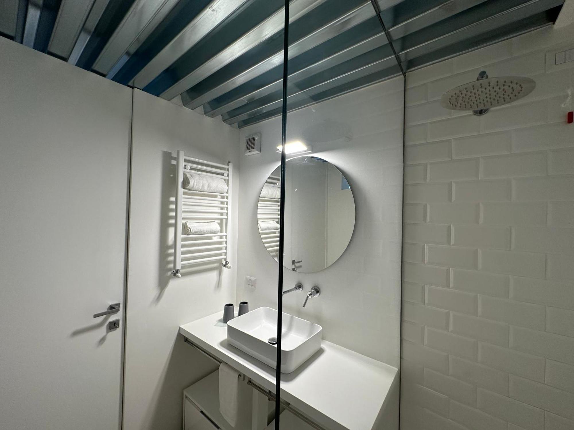 Apartment White In