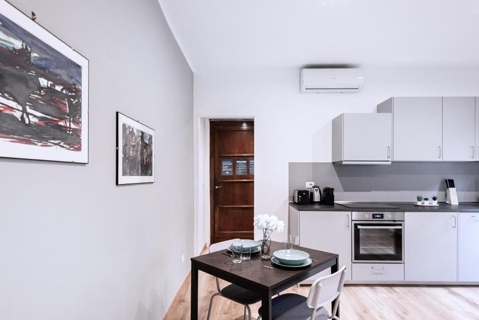 Easylife - Studio Con Balcone In Risorgimento * Milão