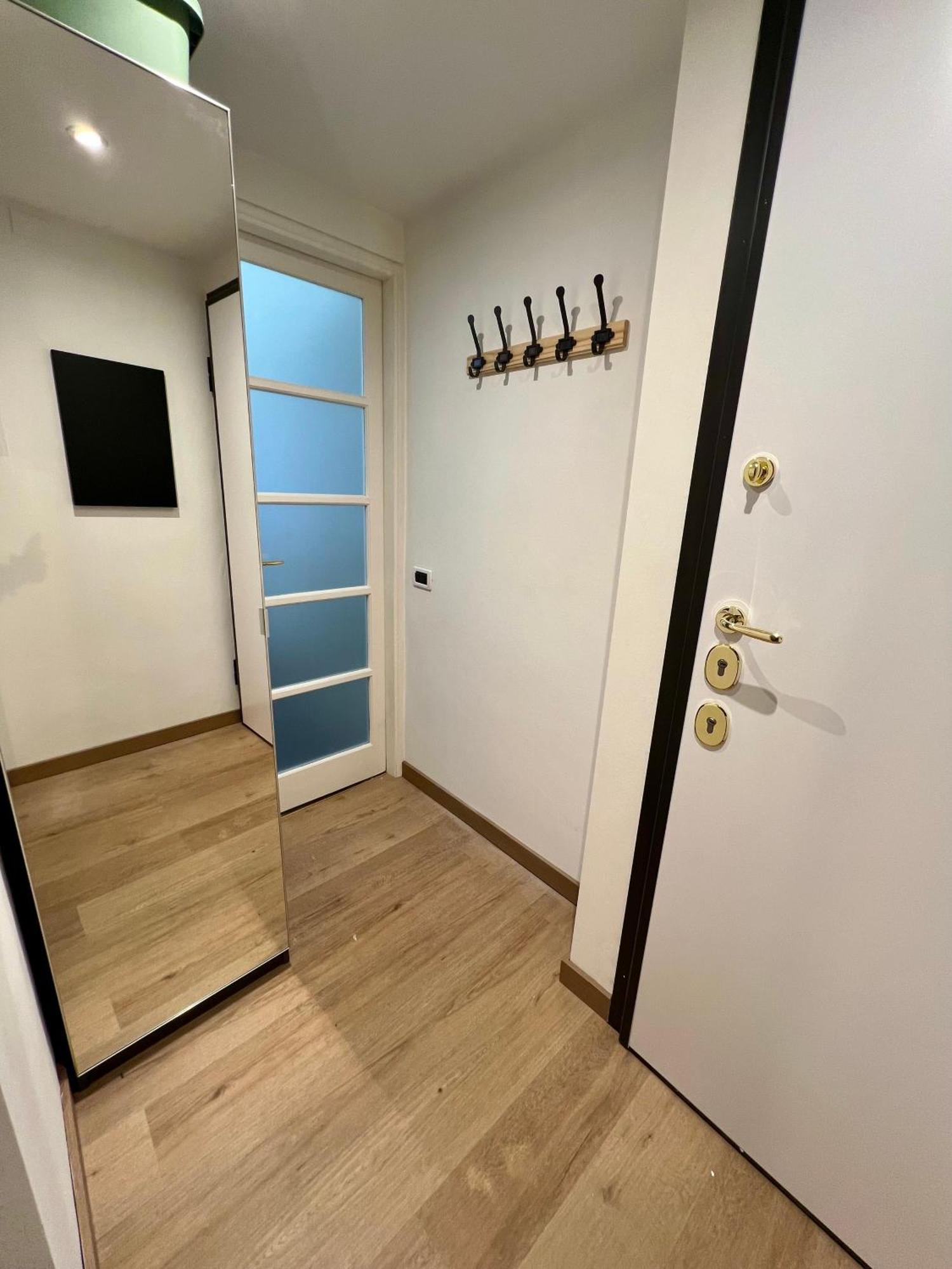 La Bella Charme 3 Km Away From Duomo/ Netflix & Wi-fi Included Apartment Milan