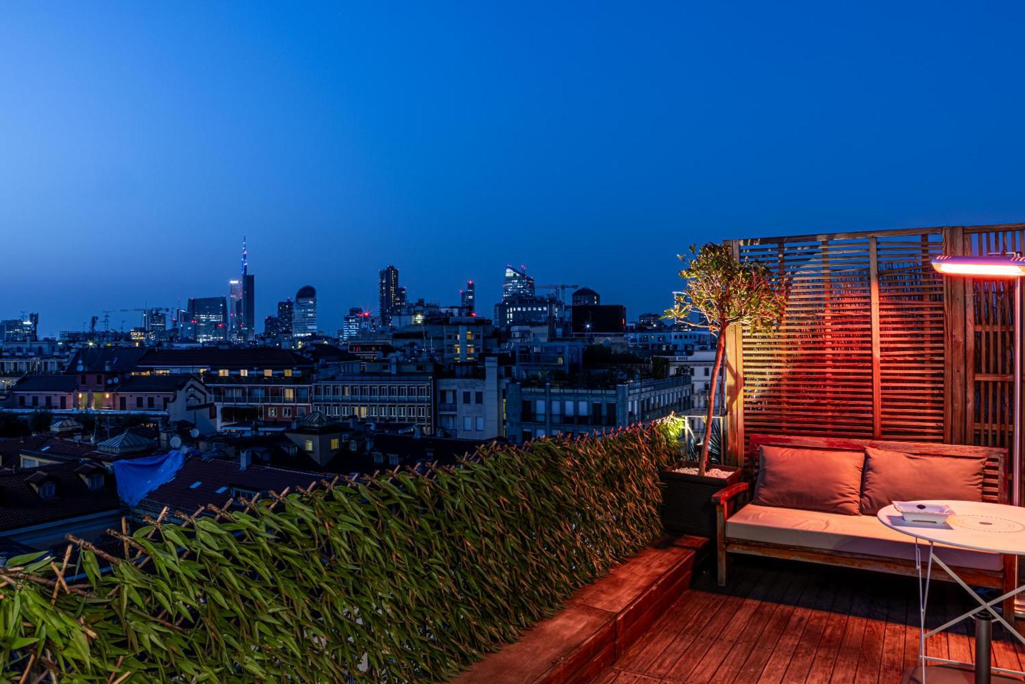 Luxury Penthouse With Jacuzzi & 360 View Rooftop Apartment Milan