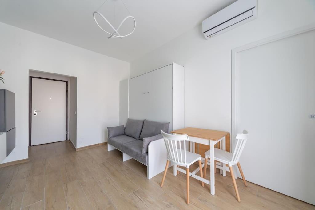 Apartment Luminoso Monolocale Zona Fondazione Prada Milan