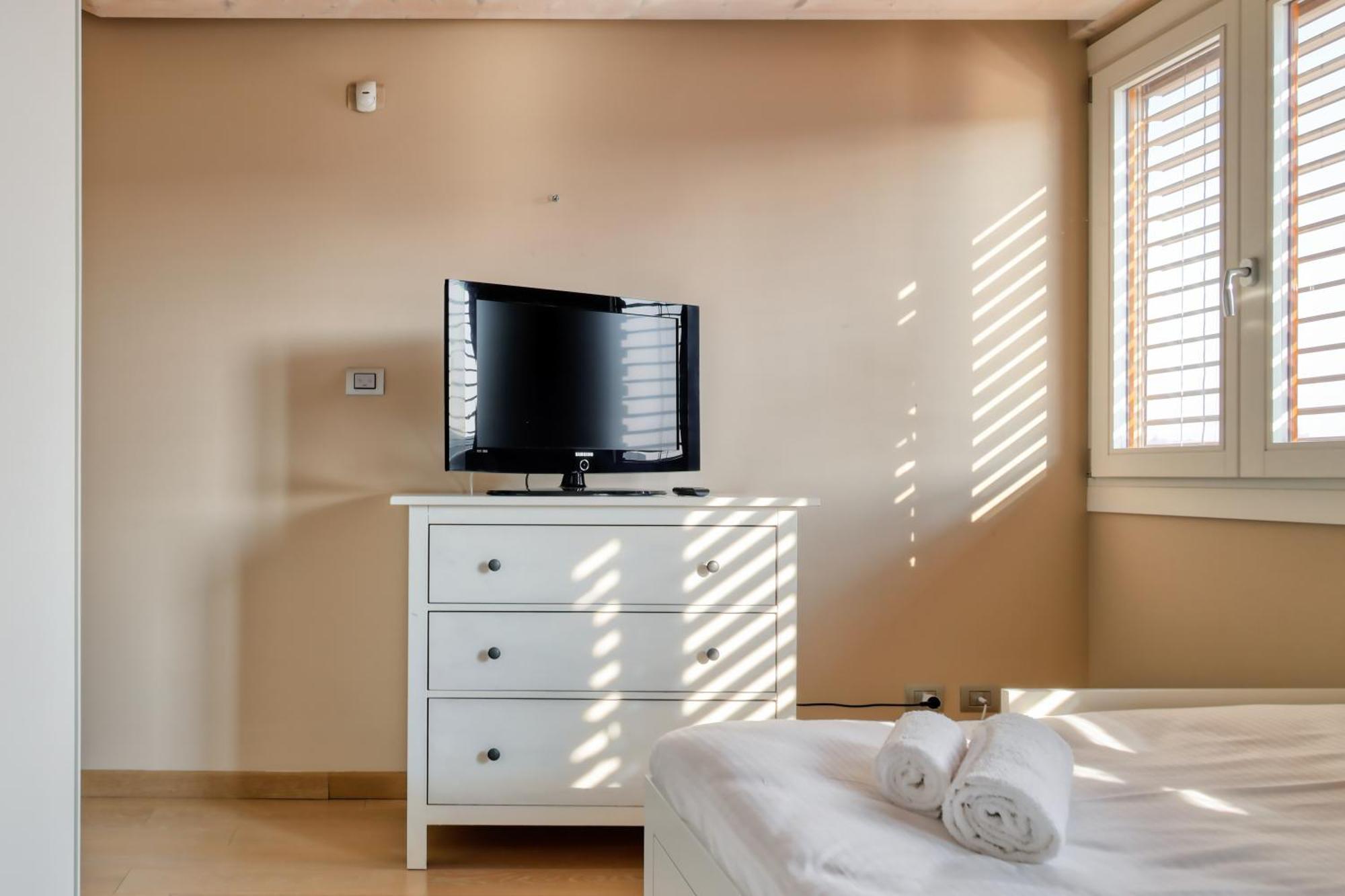 Joivy Elegant With Parking And Balcony Milão