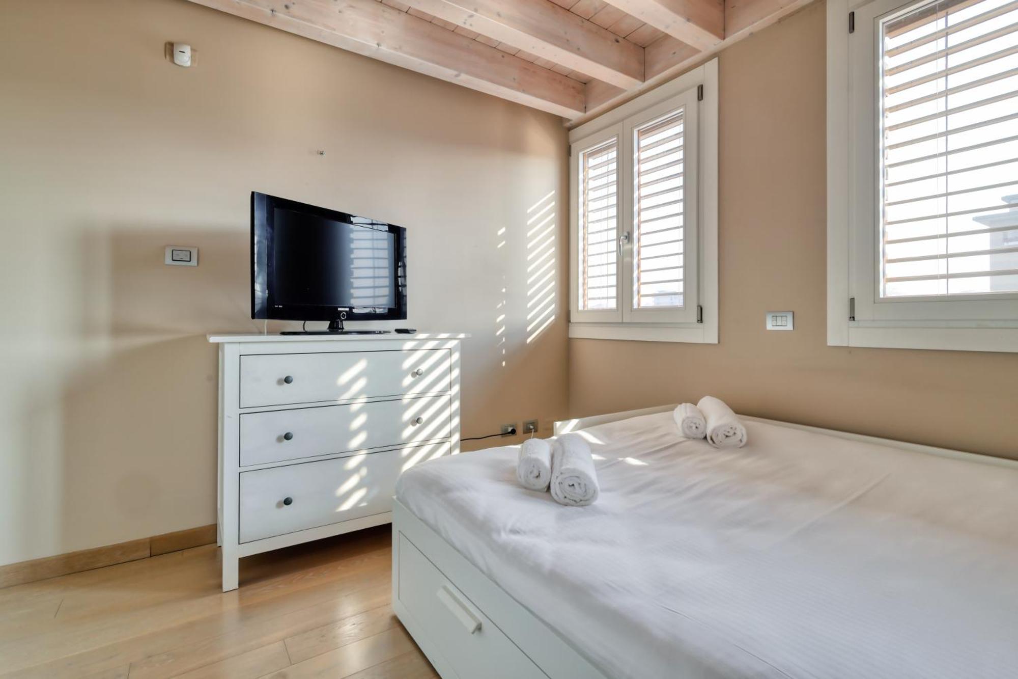 Apartamento Joivy Elegant With Parking And Balcony Milão