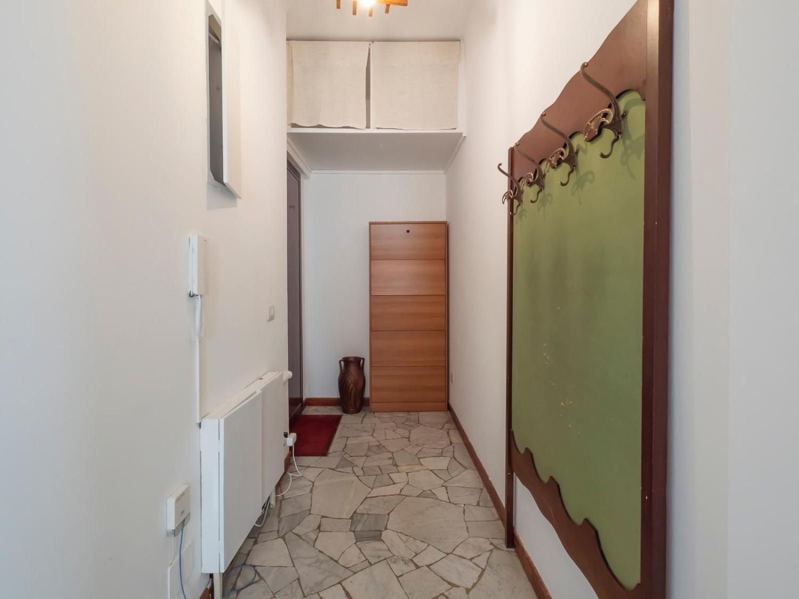 Xenia - Spacious Two-room In The Flower District