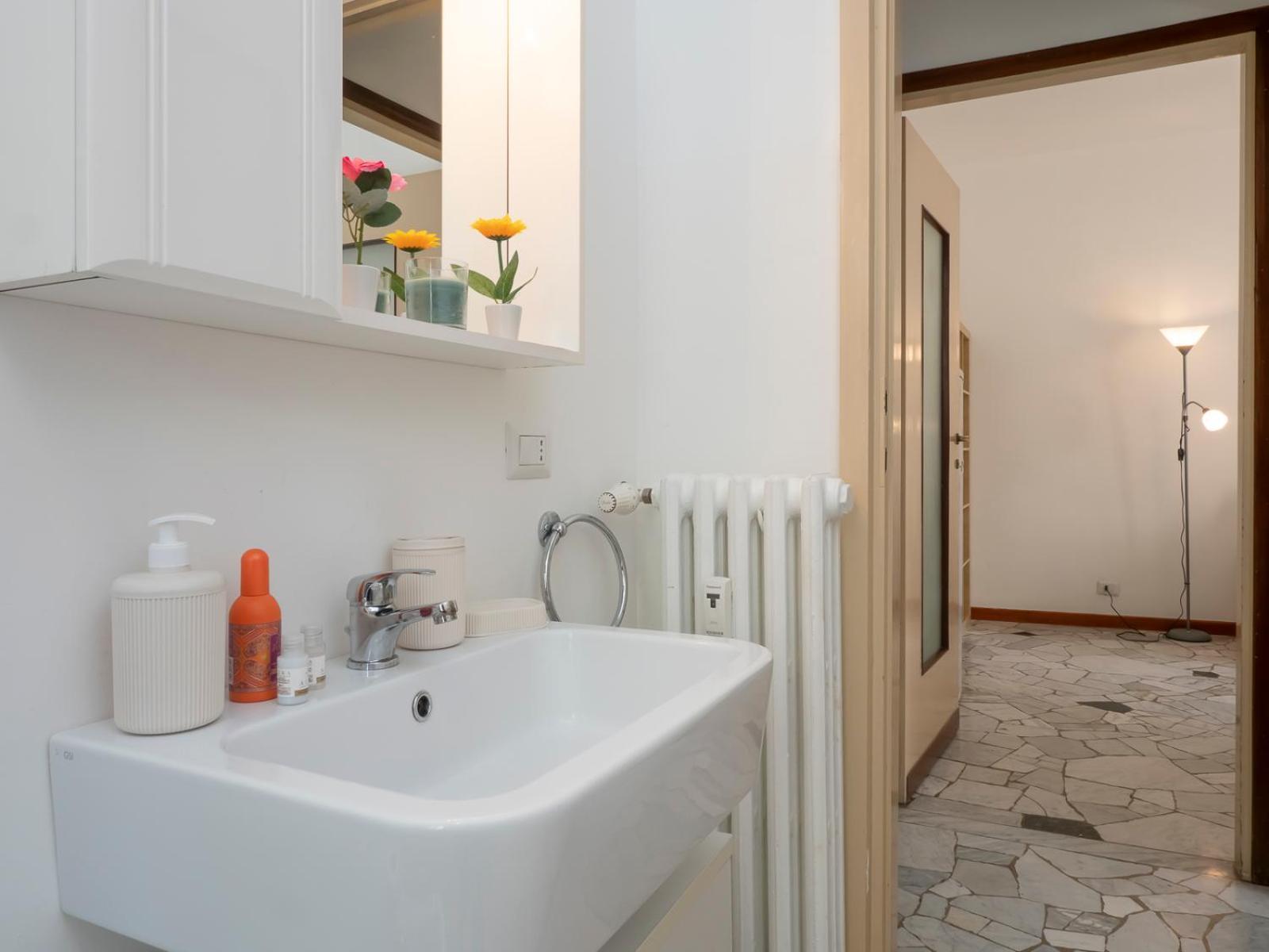 Xenia - Spacious Two-room In The Flower District * Milan