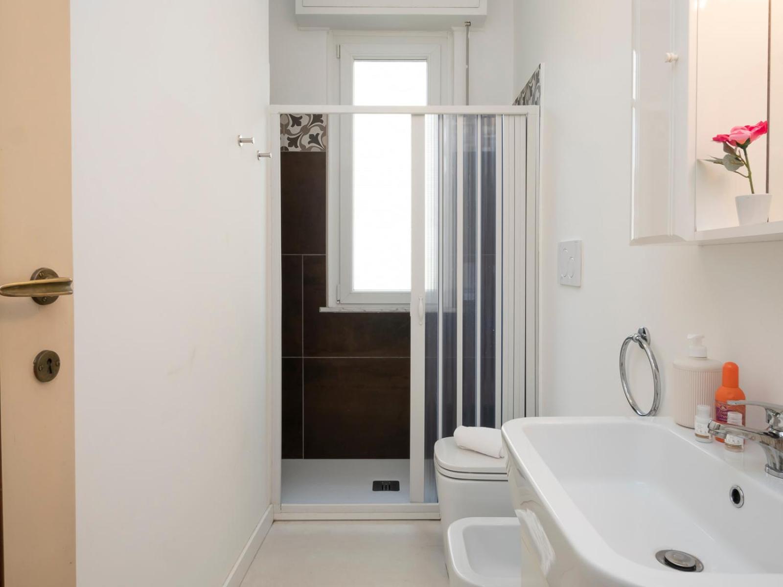 Xenia - Spacious Two-room In The Flower District Apartment Milan