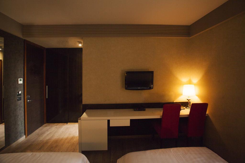 Huaxia 4* Milan