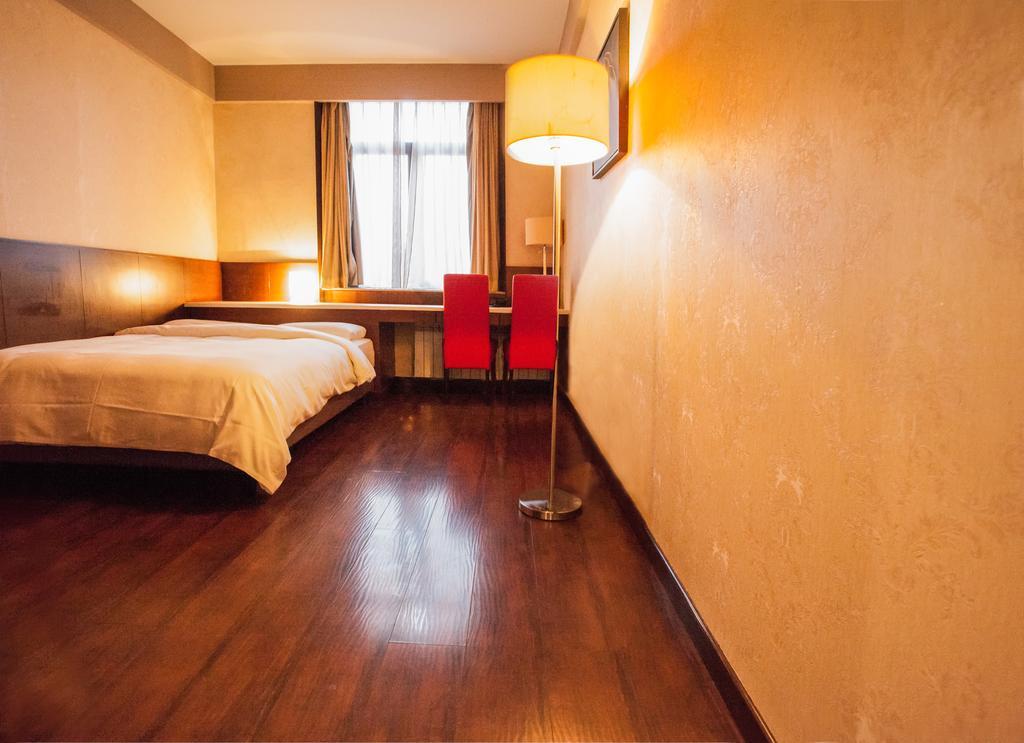 Huaxia Hotel