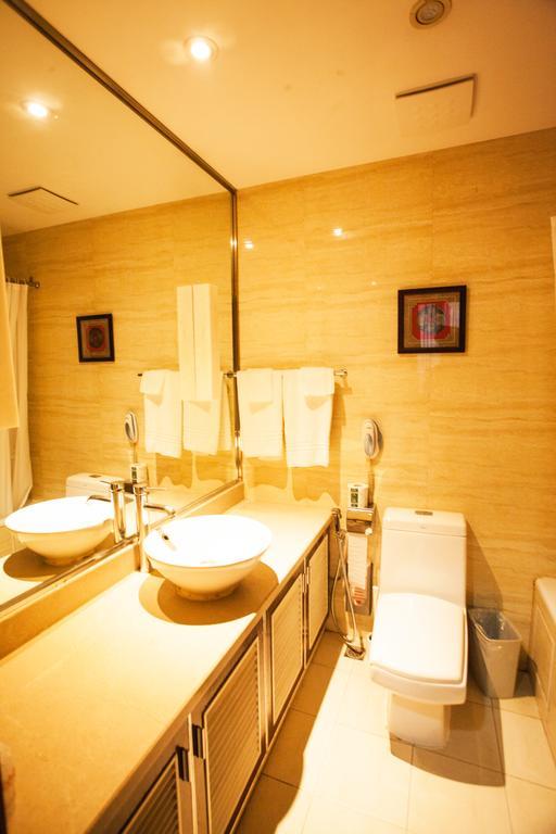Hotel Huaxia 4*