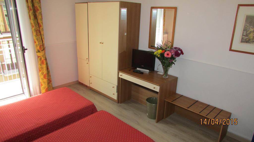 Johnny Hotel Milan