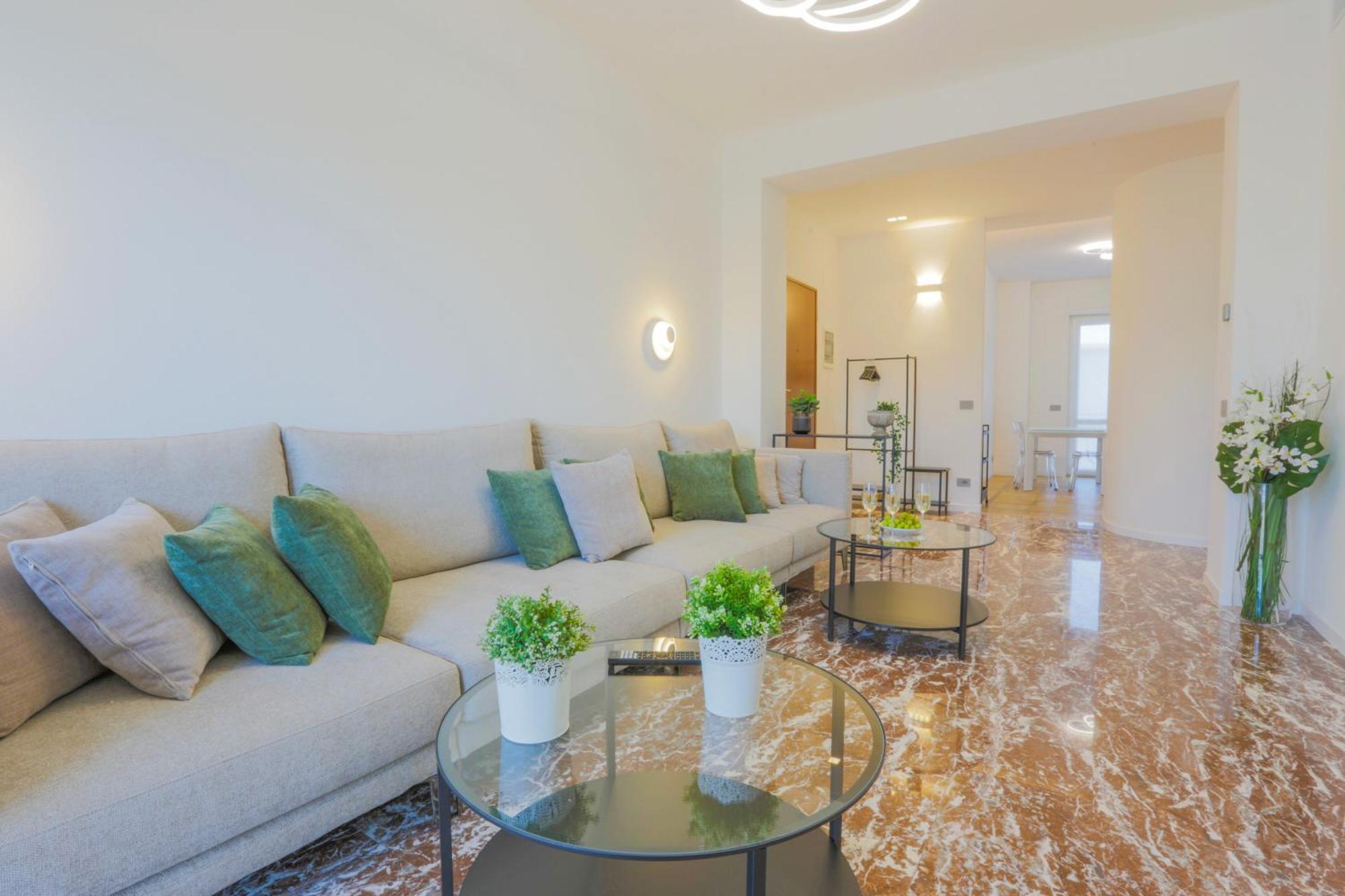 Private Luxury 5 Bedroom - Station Milano