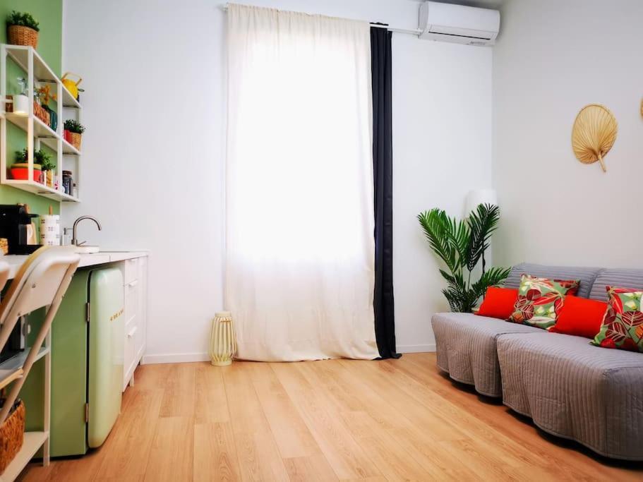 Sunny Flat 50 Meters From The Metro * Milan