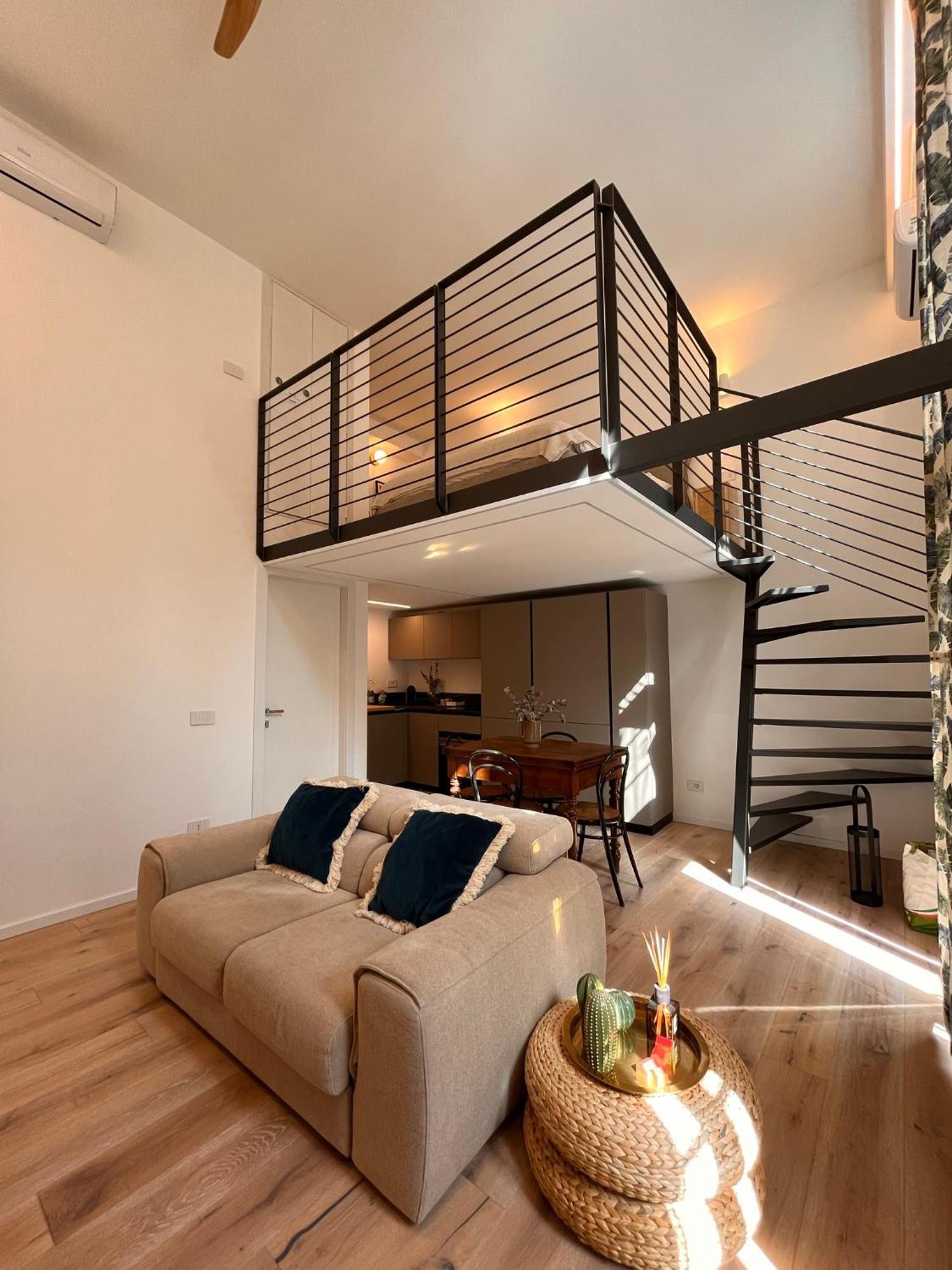 Classy & Chic 2 Storey Loft * Milano