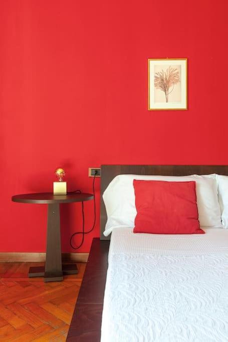 Apartment Sunshine-filled On Subway Milan