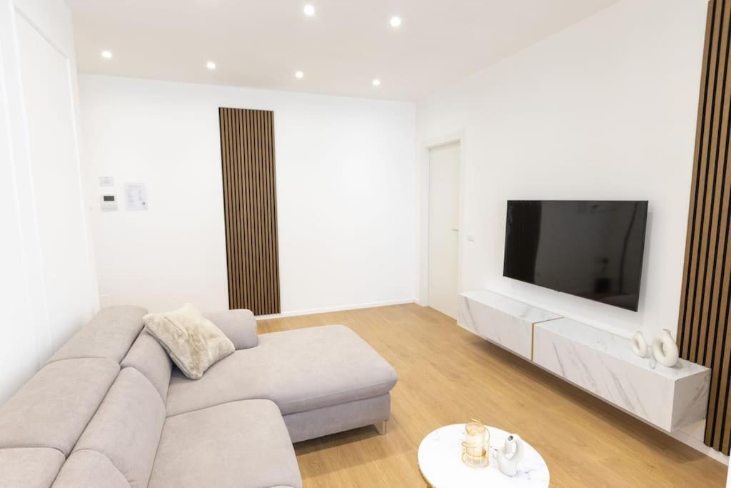 We - Prada Luxury Apartment Milan