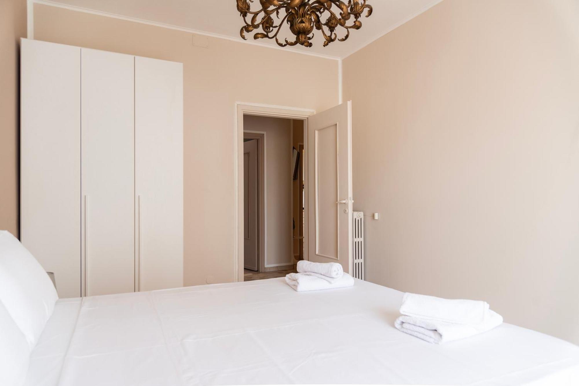 Casa Dali Via Venezian 14 Milan