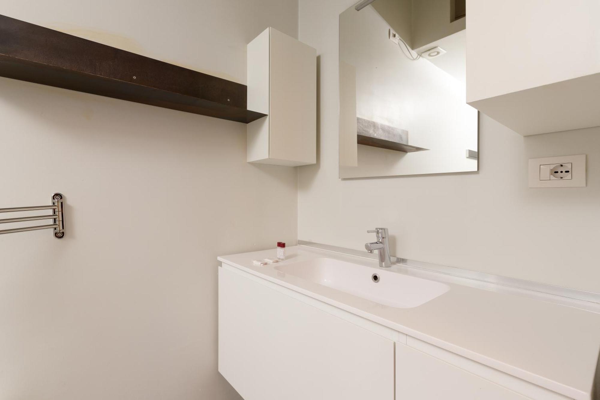 Modern 280m From Arco Della Pace! Milan