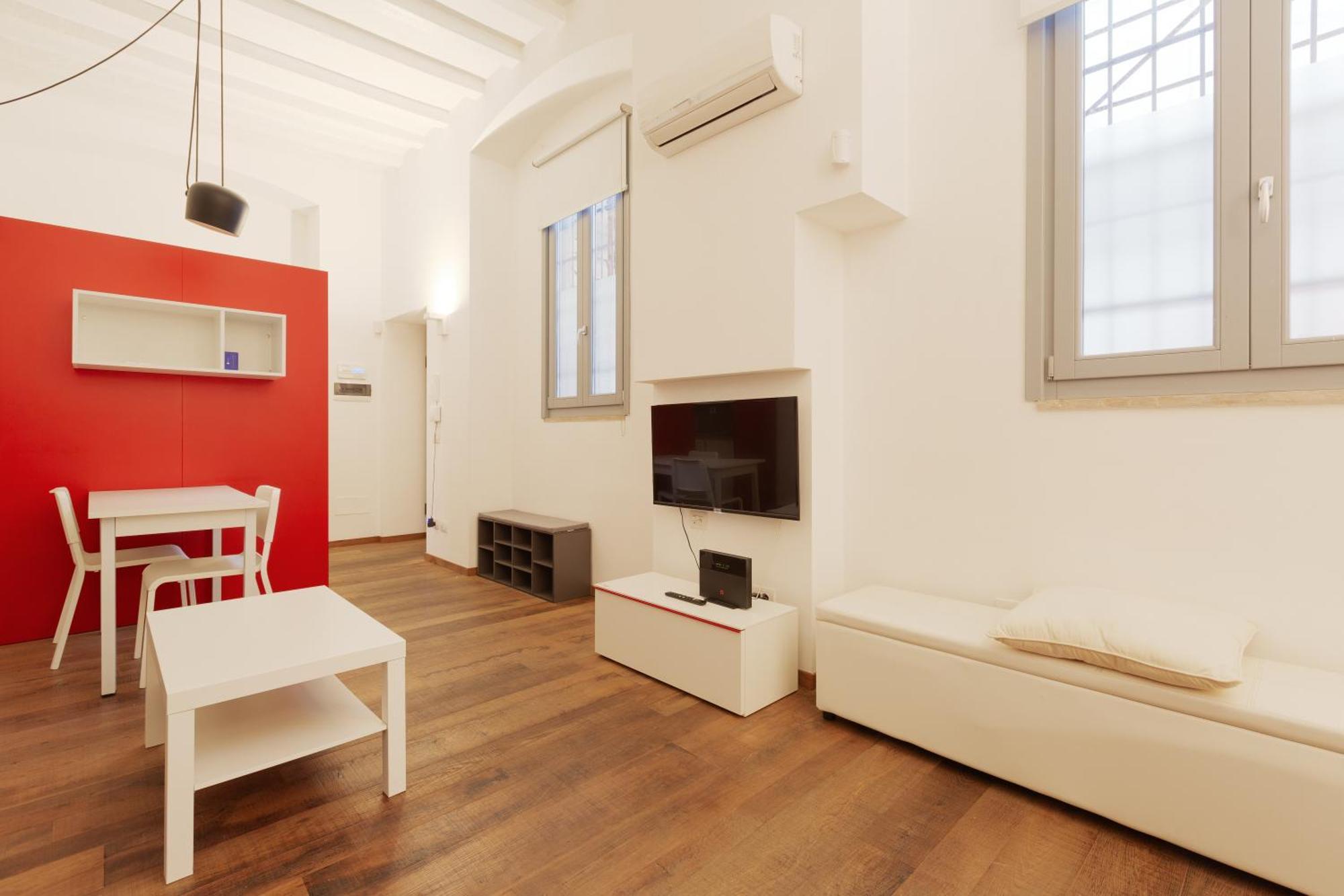 Modern 280m From Arco Della Pace! *