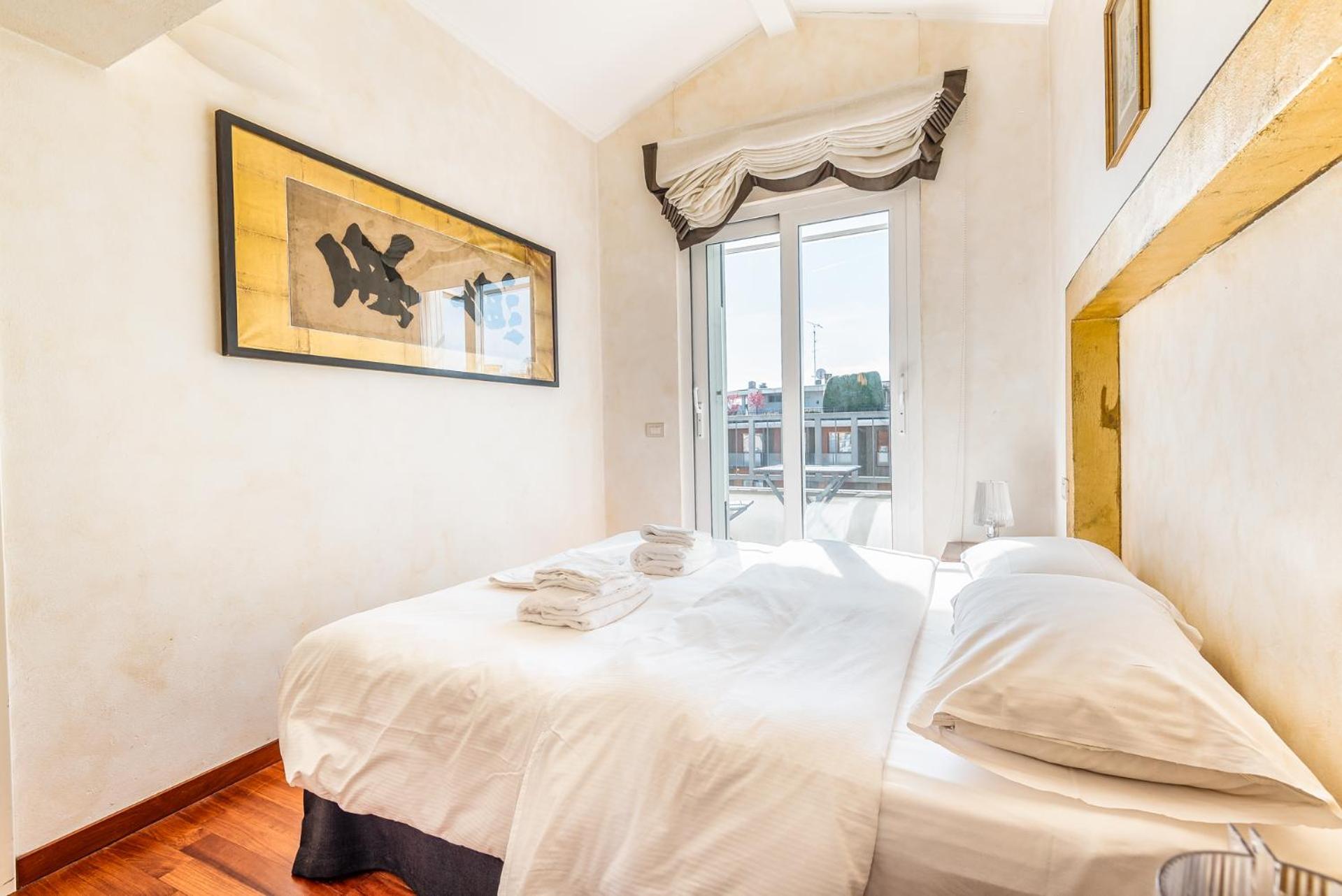 Brand New Central Beatrice D'este * Milan