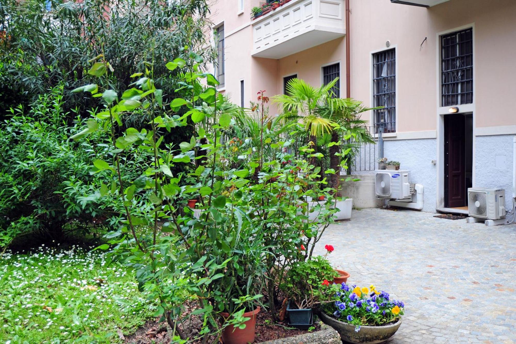 Giovio Duplex Apartment Milan