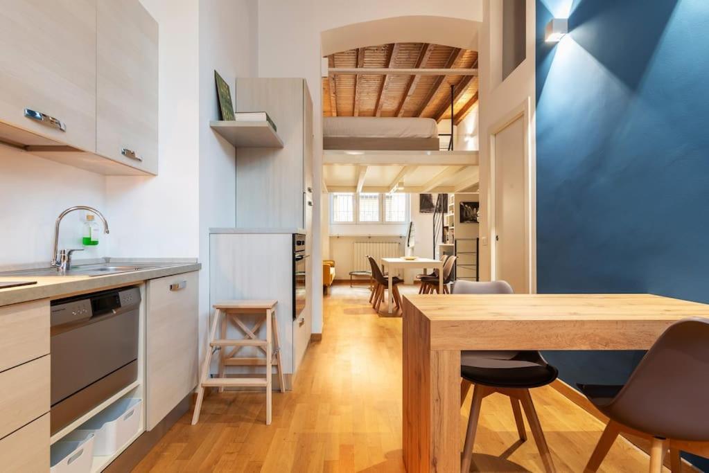 Serena's Blue In Dergano Apartment *