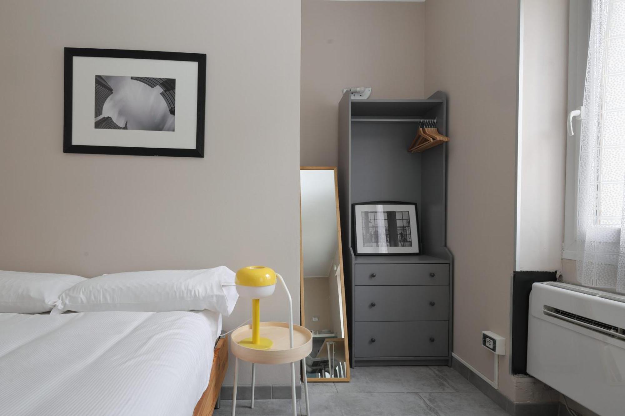 Station 33 Via Sammartini Apartment