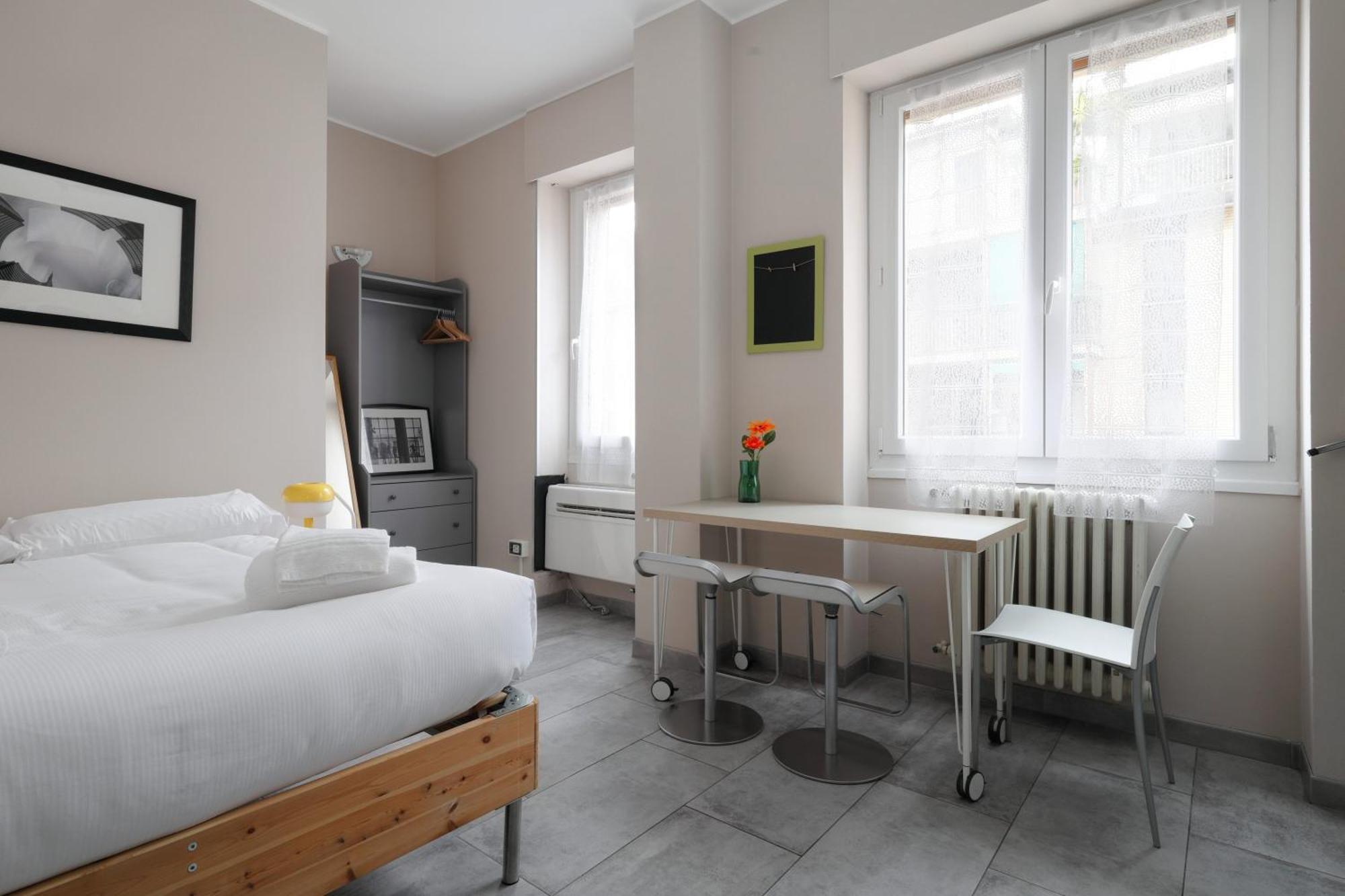 Station 33 Via Sammartini Apartment
