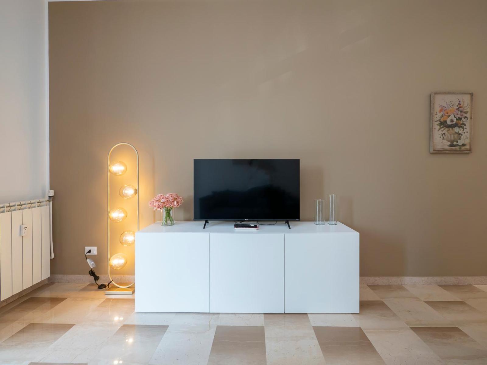 Xenia - Luminous In Citylife Apartment Milan