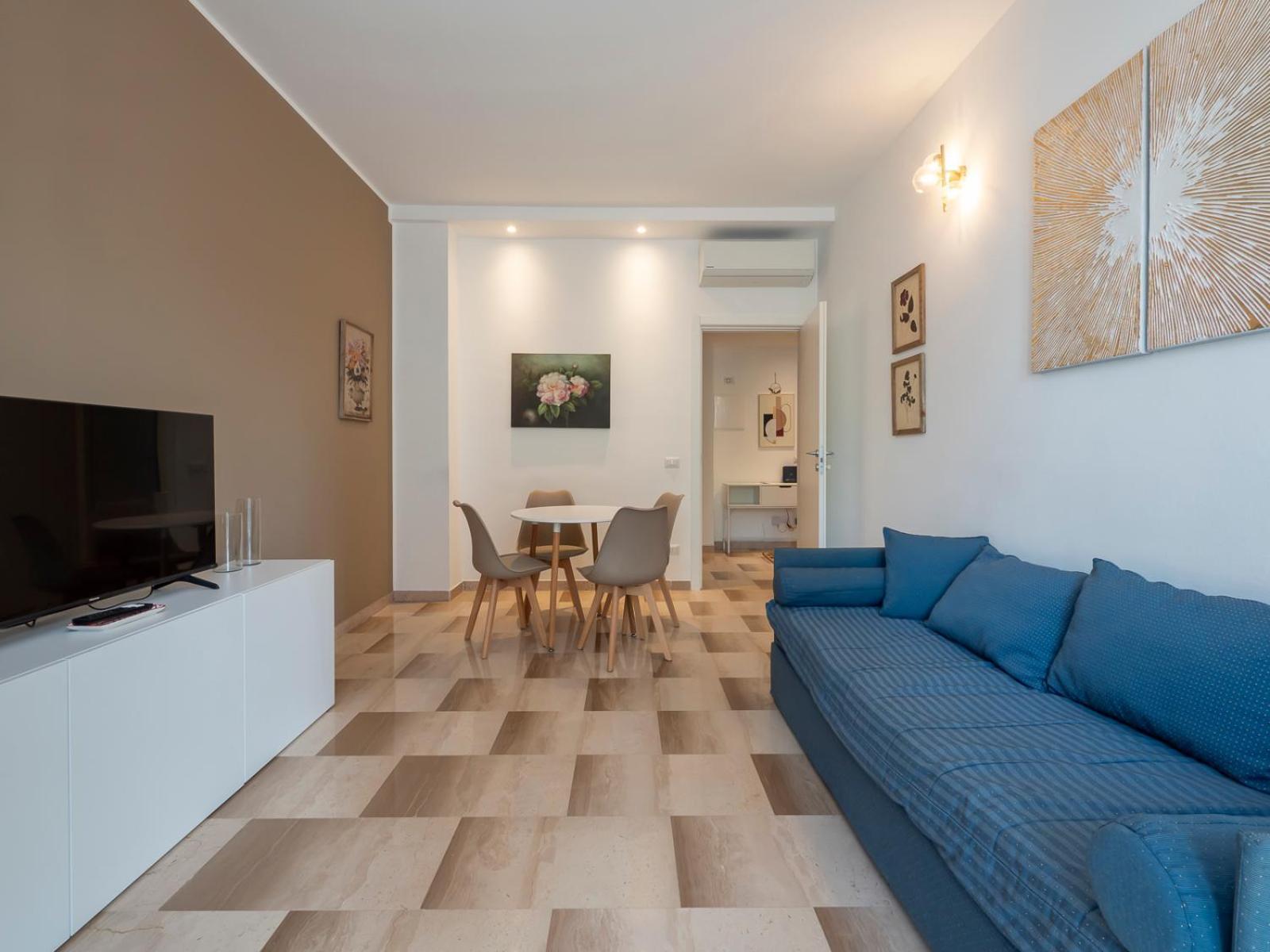 Xenia - Luminous In Citylife Apartment *